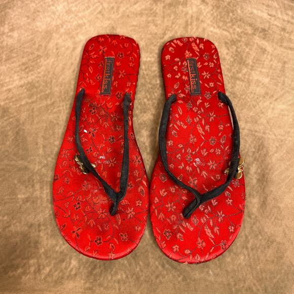 Vintage Y2K First Kiss Floral Butterfly Charm Flip Flop Sandals Red Rhinestone - Picture 2 of 8